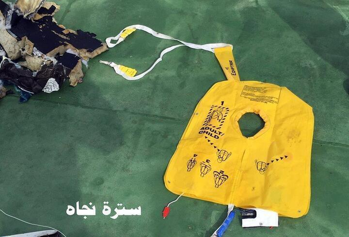 عاجل ..المتحدث العسكري ينشر الصور الأولى لحطام طائرة مصر للطيران المنكوبة