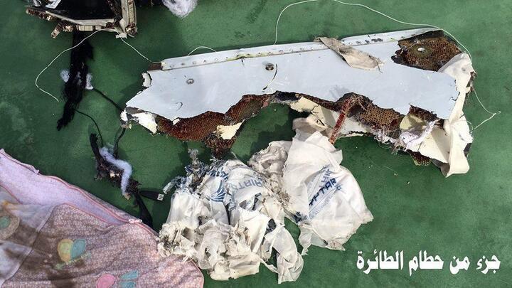 عاجل ..المتحدث العسكري ينشر الصور الأولى لحطام طائرة مصر للطيران المنكوبة