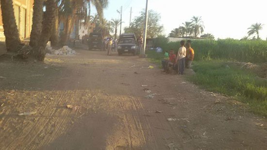 بالصور.. فرض كردون أمنى حول قرية صفط الخرسا ببنى سويف بسبب المشادات الطائفيه 

