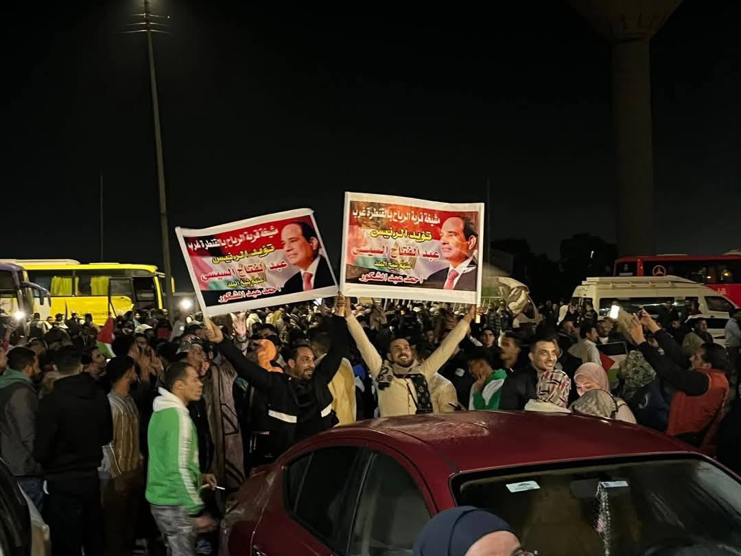 حشود بالآلاف أمام معبر رفح.. الشعب المصري يرفض التهجير من المسافة صفر: شاهد ماذا قال ترامب بعد تصريحات الرئيس السيسي؟ 6 208