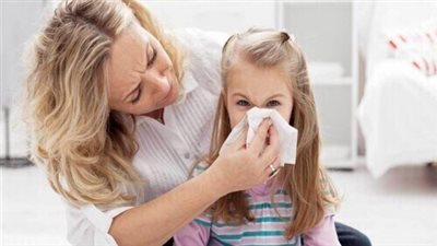 كيف تفرق بين نزلة البرد والحساسية لدى طفلك؟
