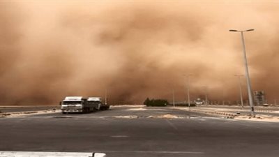 رئيس الوزراء نتابع العاصفة الترابية من خلال الأقمار الصناعية