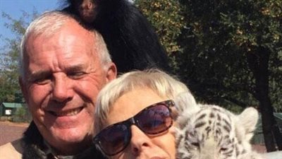 مالك حديقة يقع فريسة لأسد في جنوب أفريقيا فيديو و صور + 18