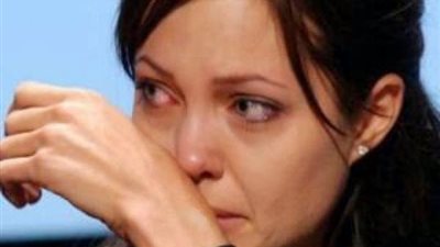 الجانب المؤلم من حياة انجلينا جولي