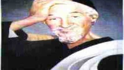 بعد نياحته..ابونا يسطس الانطوني يحمل عربية ملاكي