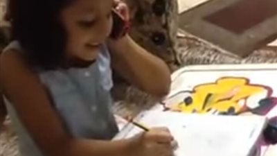 جيل العجائب.. مغنية في كي جي 2 .. طفلة تغني يا بتاع النعناع يا منعنع أثناء حل الواجب