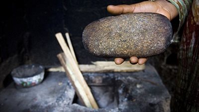 شاهد| «ختان الثدي».. أغرب الطُرق لإجبار البنات على إكمال تعليمهن