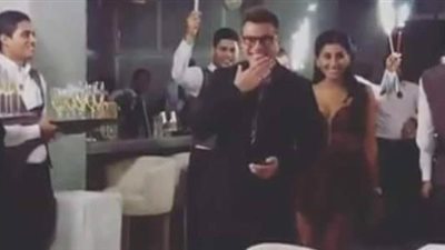 أخرهم عمرو دياب ودينا الشيربيني.. فنانون لم يمنعهم فرق السن من الارتباط