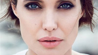 أنجلينا جولي تشعل مواقع التواصل بصور جمعتها وبراد بيت... لهذا السبب اتصلت به مجدداً