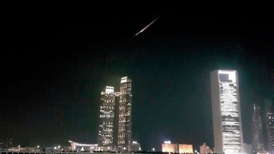 حقيقة اختراق مركبة فضائية لسماء الإمارات ليلًا