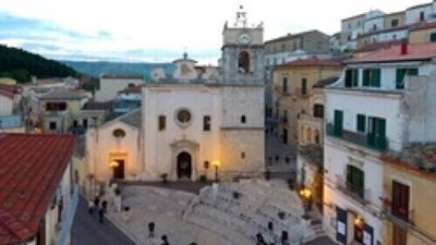 بالصور.. هذه المدينة تدفع نحو 2500 دولار لكل فرد يقيم فيها.. والسبب لا يصدق