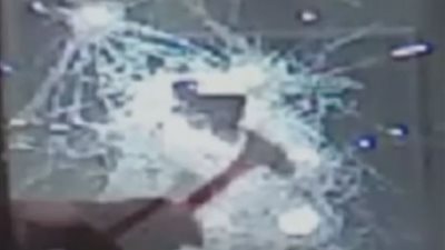 بالفيديو لحظة سرقة ساعات بأكثر من 300 الف دولار بكاميرات المراقبة