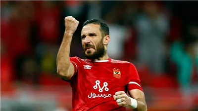 خطوة أخيرة تفصل رحيل معلول عن صفوف الأهلي وهذا سر ارتباكه