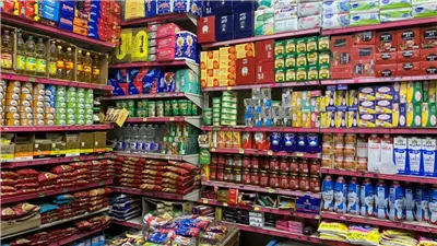 الحكومة تبشر المواطنين بموعد خفض أسعار السلع لـ 30 بالمئــه