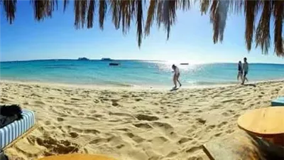 لأول مره تقرر السلطات المصرية إغلاق بعض الشواطئ في الإسكندرية ومرسى مطروح لخطورة الأمر