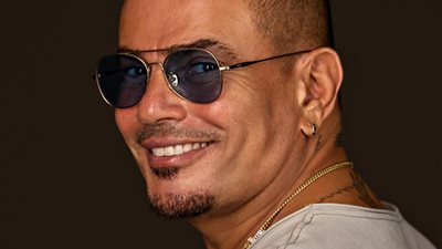 عمرو دياب يحقق إنجاز كبير في تاريخه الفني بشاهدة صحيفة أمريكية شهيرة