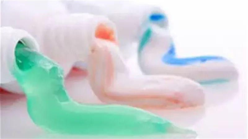 معجون الأسنان