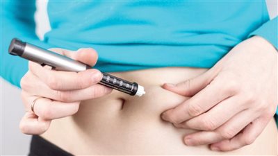 أعراض الإصابة بالكبد الدهني والمضاعفات المترتبة عليه والعلاج المناسب