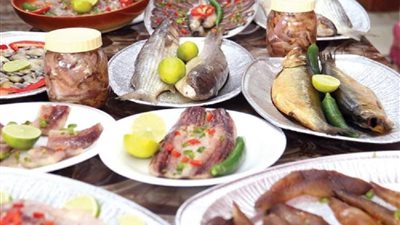 عشق المصريين في شم النسيم : أسعار الرنجة والفسيخ بالأسواق 