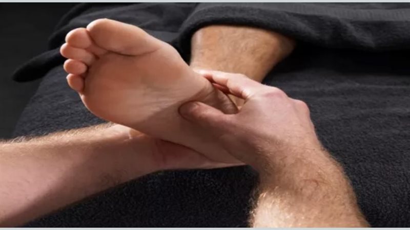 أعراض تظهر علي الاقدام