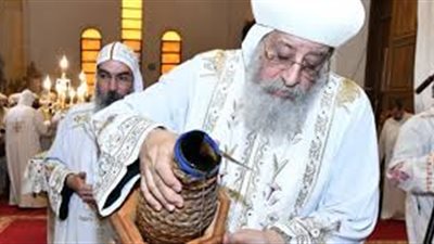 تفاصيل طقس إيداع الخميرة المقدسة للميرون الجديد بدير الانبا بيشوى 