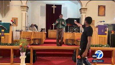 تكرار واقعة سيدنى العنايه الإلهية تنقذ كاهن بولاية بنسلفانيا بعد اقتحام الكنيسة 