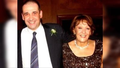 الحزن يدق باب كريم عبد العزيز ونجوم الفن يواسونه في مصابه اعرف التفاصيل