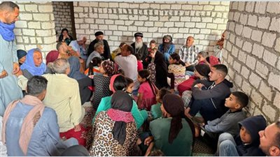 عقب الأحداث الطائفية .. نكشف تفاصيل زيارة الأنبا مكاريوس لقرية الفواخر