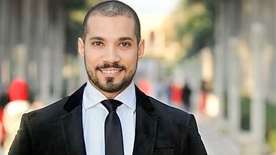 هطلع عليك اسم مش هتنساه طول حياتك عبدالله رشدى يهاجم يوسف زيدان بقوه 