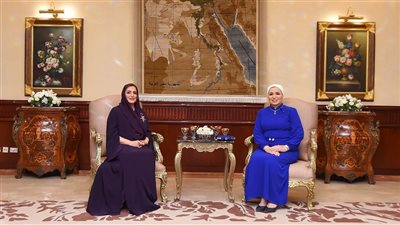 سر ظهور السيدة انتصار السيسي مع حرم سلطان عمان وفرحة في الاستقبال