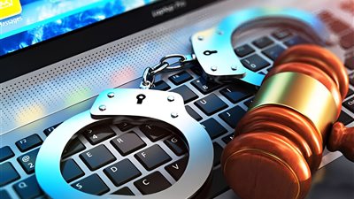 الداخلية تعلن القبض علي ادمن ينشر اخبار مزيفة عن الذهب والدولار 