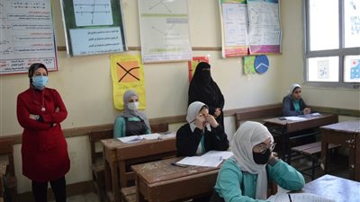 قبل البدء بساعات قرار حاسم من التعليم بشأن أسئلة امتحانات الشهادة الإعدادية المعقدة