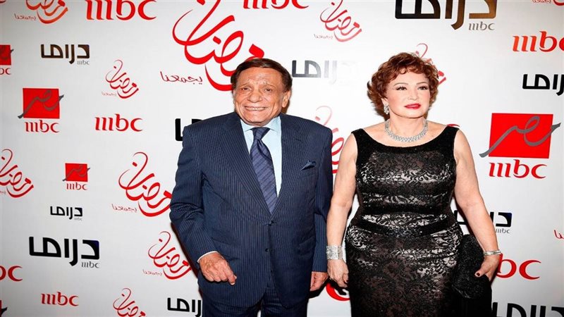 لبلبة تغازل عادب
