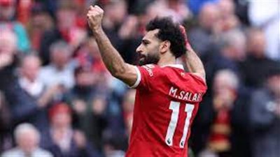 محمد صلاح يثير الجدل برسالة عقب تعرضه لموجة انتقاد إثر احتضان زوجته لـ كلوب