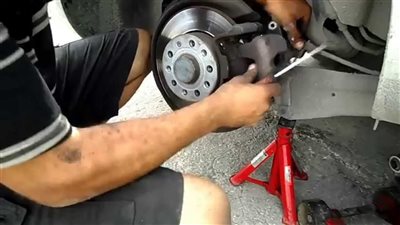 بكل سهوله احسب مسافة الفرامل الصحيحه والامنه فى عربيتك عشان تحمى نفسك