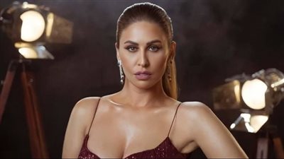 مي سليم تتعرض لحادث بشع والسائق يهرب ويتركها في الشارع