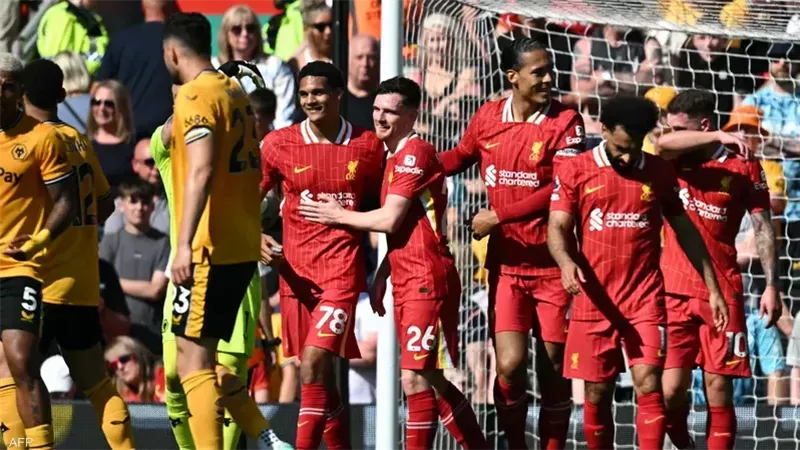 لاعب نادي ليفربول