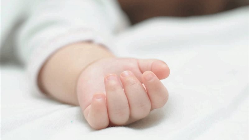طفل حديث الولادة
