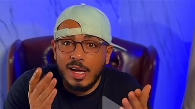 فيديو مثير لسفاح التجمع مع زوجته السابقه يرسمان التاتوه على جسديهما