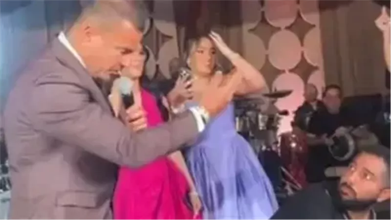 عمرو دياب يعتدي على