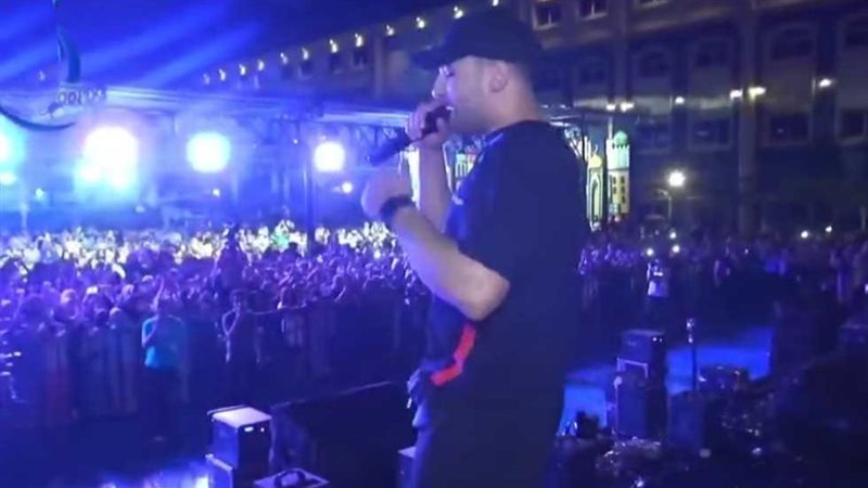 مسلم يحيي حفل في