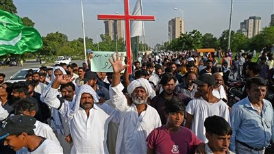 صراخ واستغاثات من مسيحى الموصل ينادون الله والعالم العربى انقذونا مما يحدث لنا