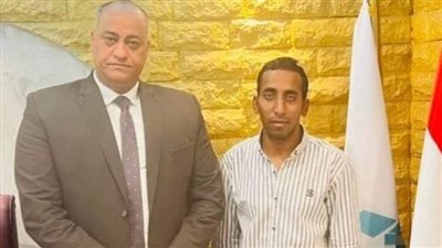 الشاب صاحب واقعة الصفع من عمرو دياب تنهال عليه العروض والمساعدات