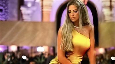 إطلالة أوروبية تطل بها النجمة ريم مصطفى وأنوثة طاغية مصحوبة بجمال راقي