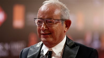 لن تتوقع ما فعله نجيب ساويرس مع عضو منتدب انجليزي بعد إهانته لساعى