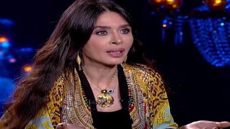 دينا تتعرض للإحراج