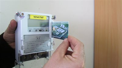 لتجنب تحرير محضر بالسرقة .. الكهرباء توجه تحذير هام لأصحاب العدادات مسبقة الدفع