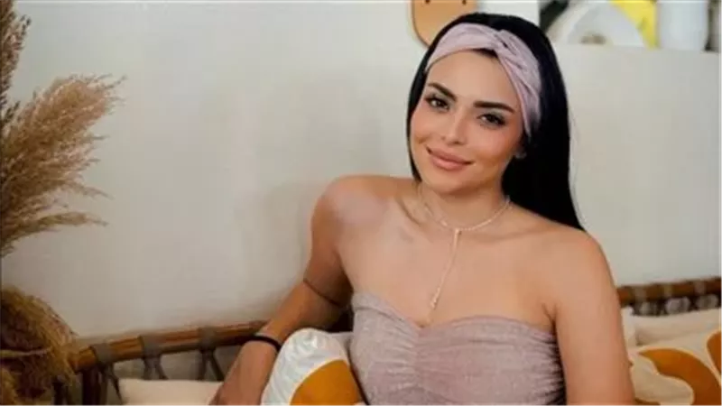 أسماء جلال تضرب مثالا