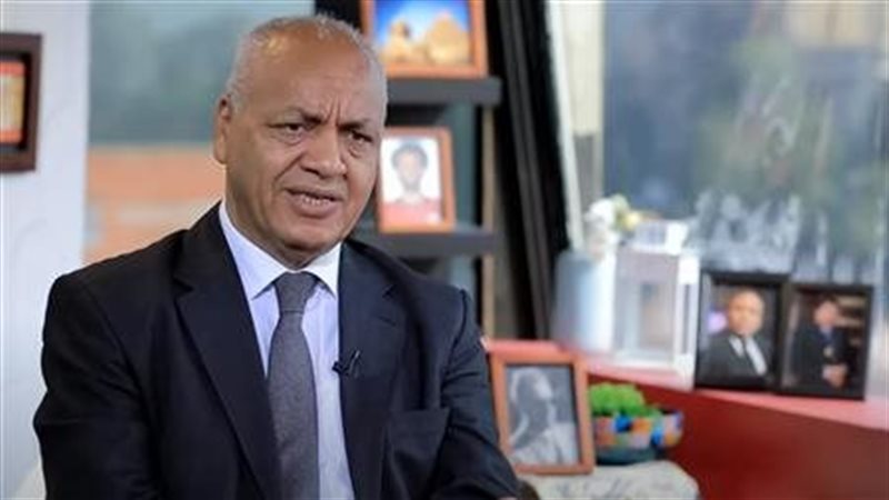 مصطفى بكري يوجه رسالة