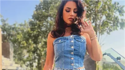 إطلالة جديدة من الفنانة درة بالجينز الكامل تلفت الأنظار للجميع